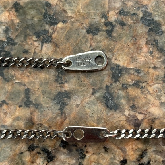 LOUIS VUITTON Adjustable Collier LV
Upside Down Necklace M62683 - Picture 7 of 10